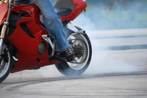 motorcycle-stunter-tyre-burnout-1301095-m